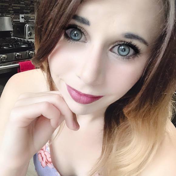 Meet your Posher, Nicole - Picture 1 of 1